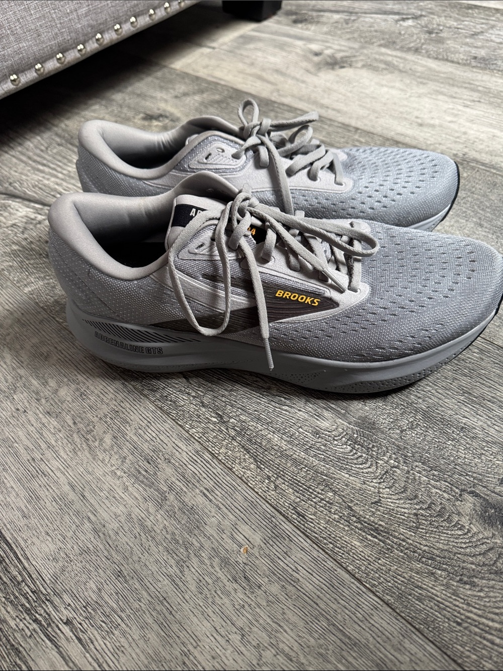 Brooks Adrenaline GTS 24
Running Shoes light gray